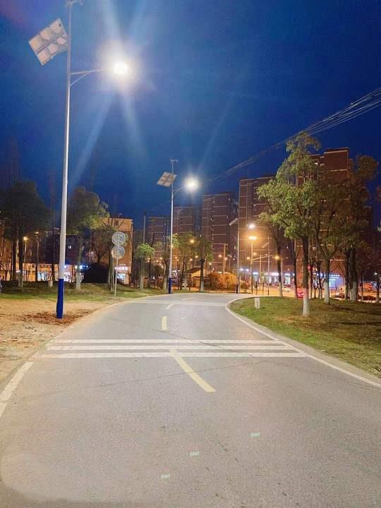 無浪湖路燈
