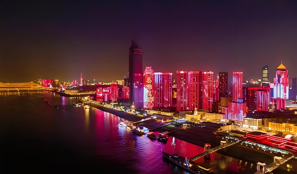 節(jié)日亮化的分類主要可以根據(jù)其設(shè)計(jì)理念和表現(xiàn)形式來劃分